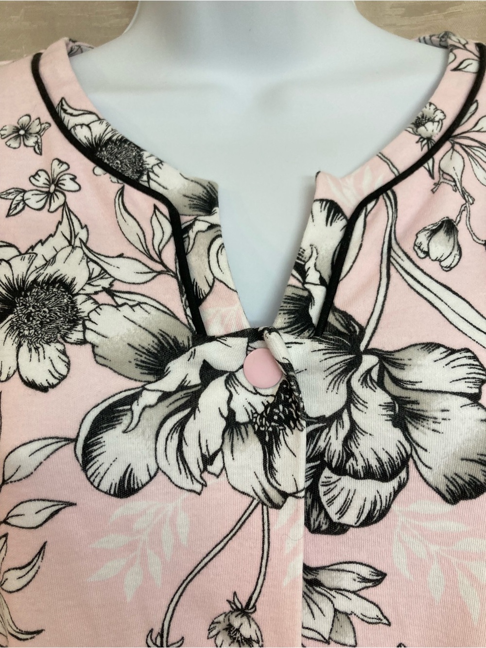 Miss Elaine Pink, Black and White Floral Snap-Front Night Robe XL NWT - Picture 3 of 10